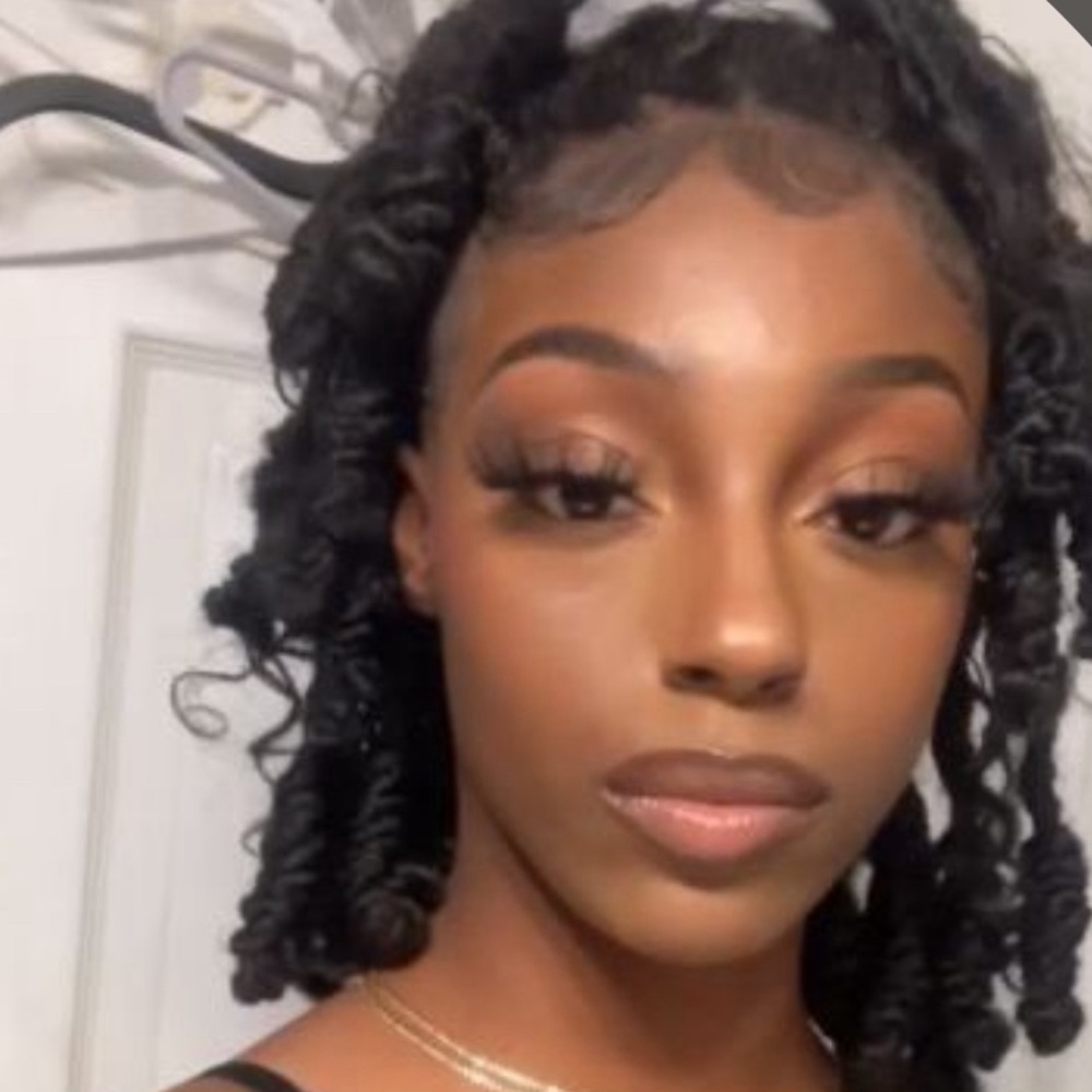 Meet your Posher, Neveah